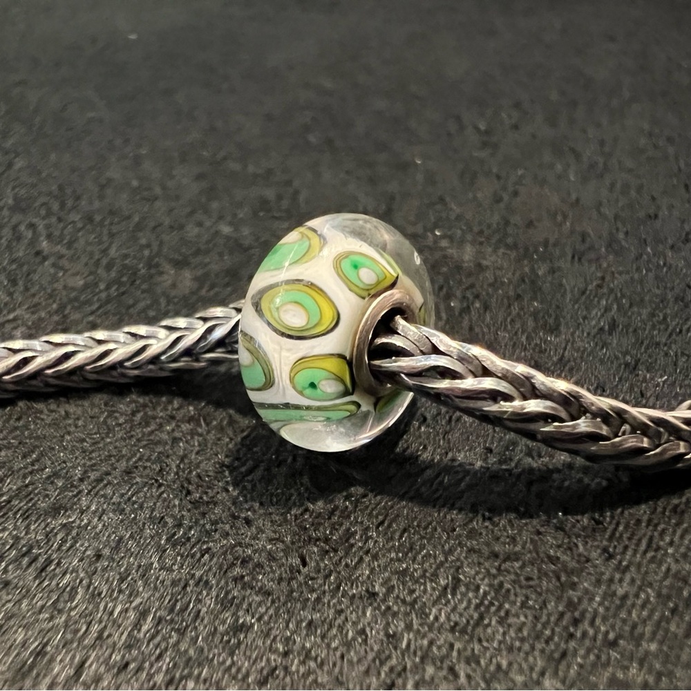 Trollbeads Green Dots on White Bead (1)